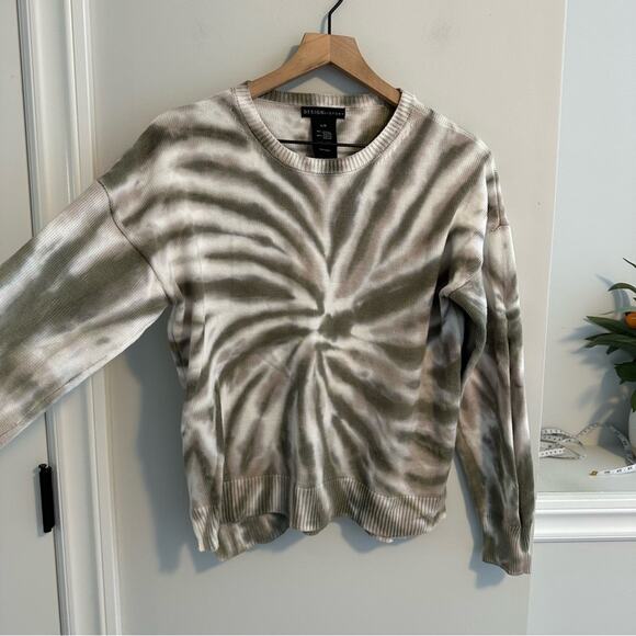Tuckernuck Design History Green Neutral Tie Dye Sweater Large - Picture 8 of 10